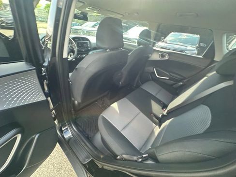 Used 2023 Kia Soul LX w/ LX Technology Package FWD image 22