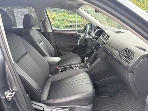 Used 2024 Volkswagen Tiguan SE AWD/4WD image 9