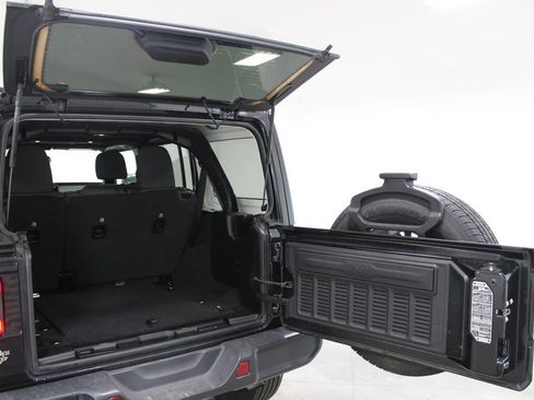 Used 2025 Jeep Wrangler Unlimited Sahara AWD/4WD image 14