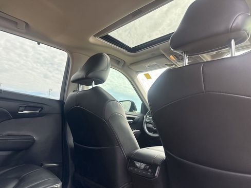 Used 2021 Toyota Highlander XLE FWD image 30