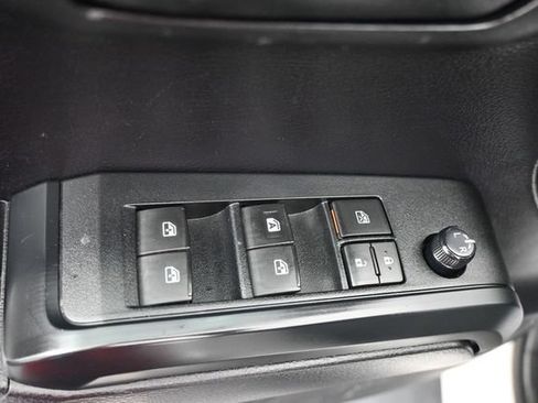Used 2020 Toyota Tacoma SR AWD/4WD image 10