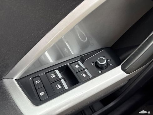 Used 2024 Audi Q3 2.0T Premium image 39