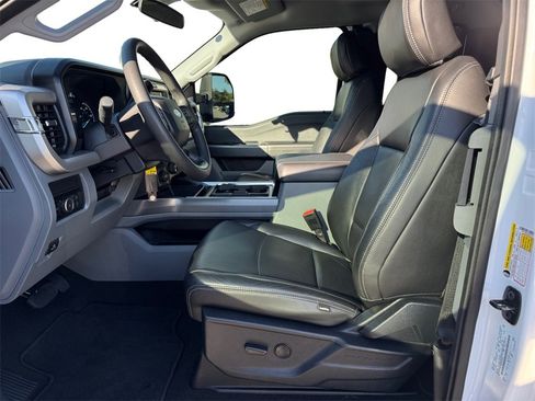 Used 2025 Ford F250 XLT image 9