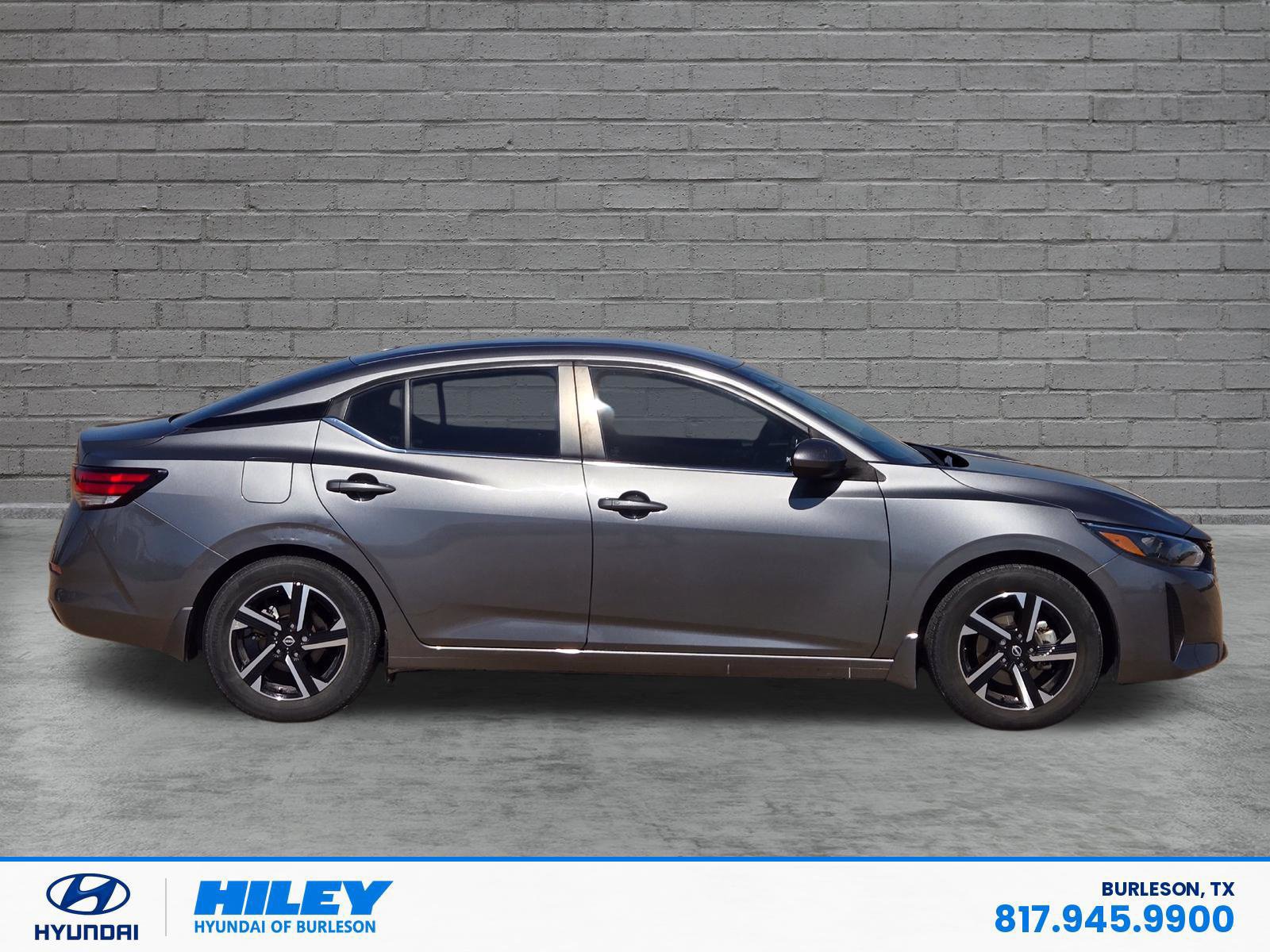 Used 2025 Nissan Sentra SV FWD image 3