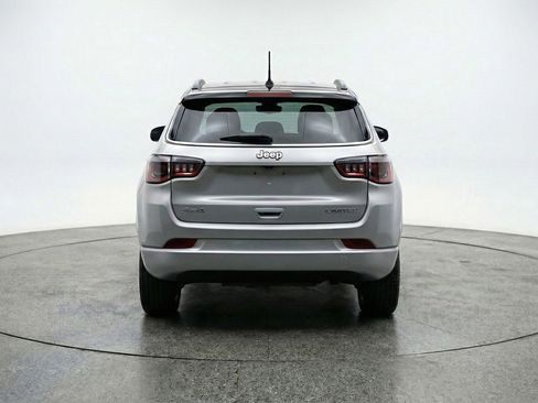 Used 2025 Jeep Compass Limited image 7