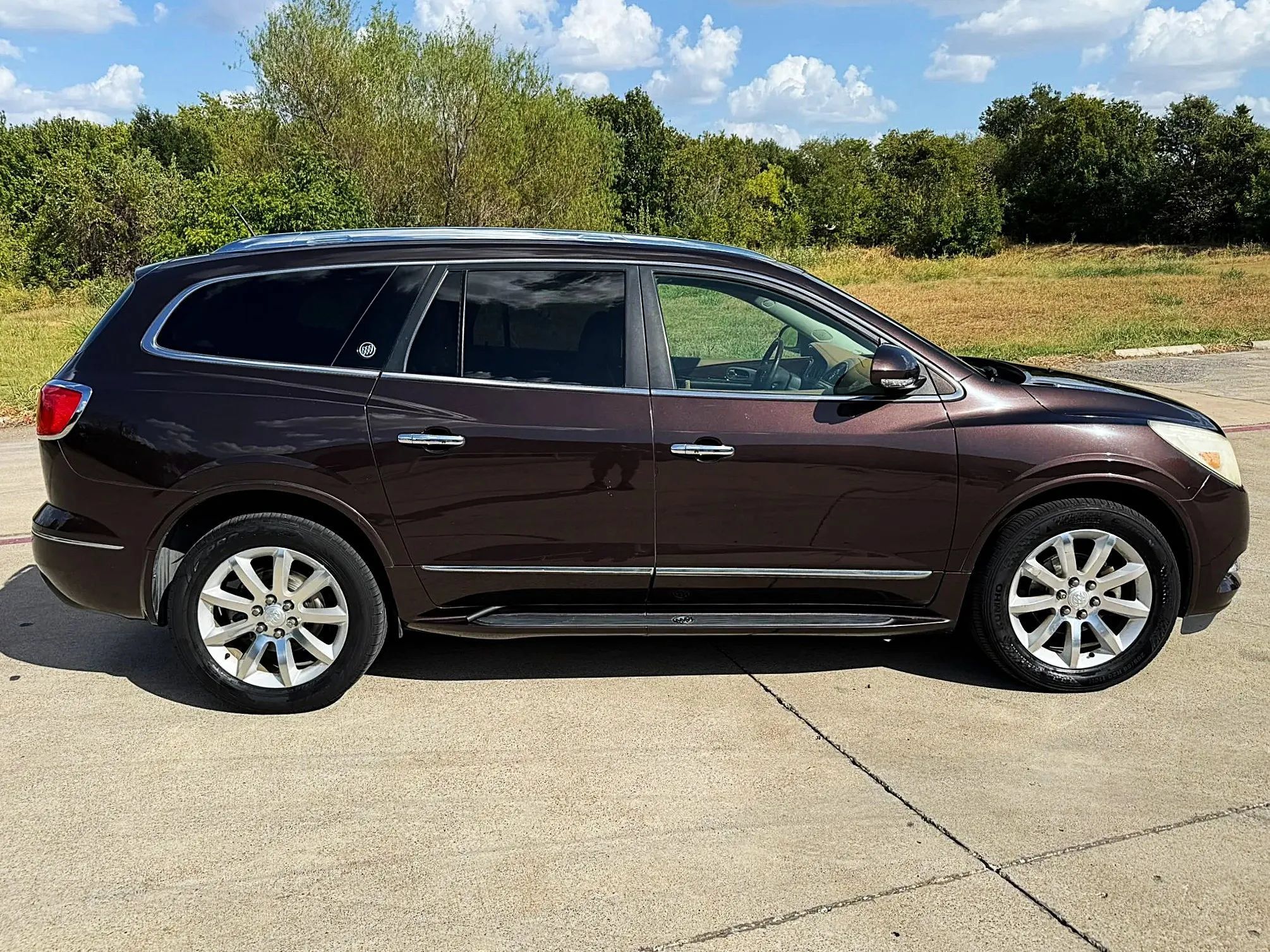 Used 2016 Buick Enclave Premium w/ Experience Buick Package FWD image 3