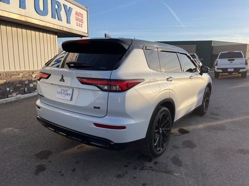 Used 2023 Mitsubishi Outlander SE Black Edition image 12