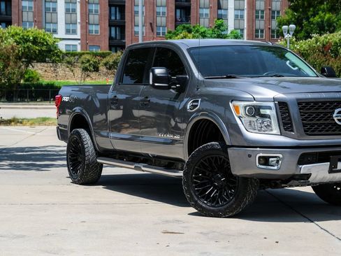 Used 2017 Nissan Titan PRO-4X w/ Pro-4x Convenience Package AWD/4WD image 2