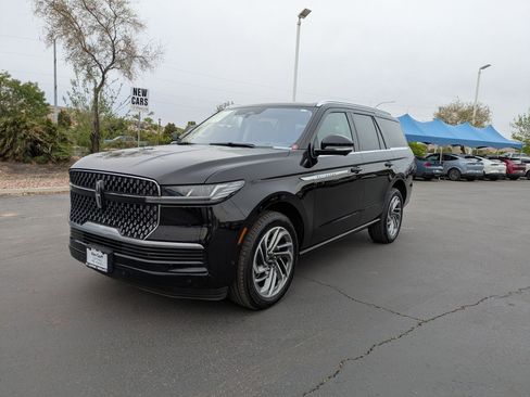 Used 2025 Lincoln Navigator Reserve AWD/4WD image 8
