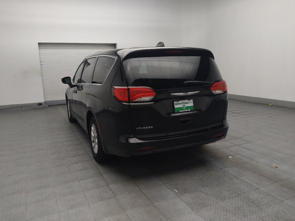 Used 2024 Chrysler Voyager LX FWD image 5