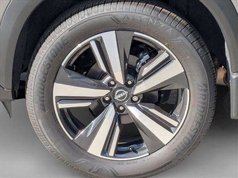 New 2025 Nissan Rogue SL w/ SL Premium Package FWD image 9
