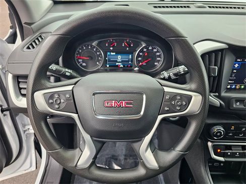 Used 2024 GMC Terrain SLE image 17
