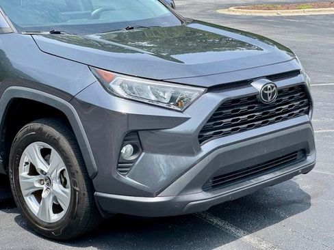 Used 2021 Toyota RAV4 XLE w/ Convenience Package FWD image 14