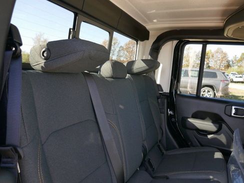 New 2026 Jeep Gladiator Sport AWD/4WD image 12