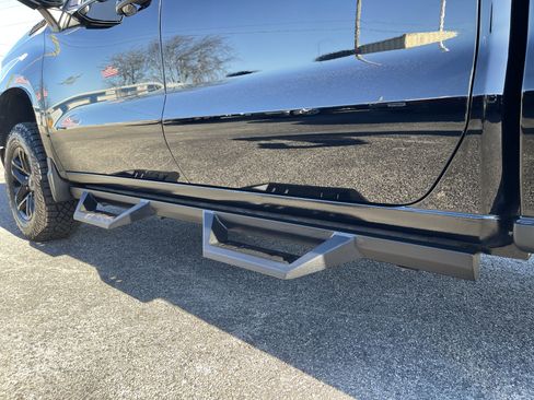 Used 2024 Chevrolet Silverado 1500 LT Trail Boss w/ Convenience Package II image 9