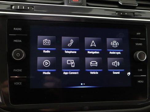 Used 2022 Volkswagen Tiguan SE FWD image 40