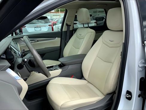 Used 2022 Cadillac XT5 Premium Luxury image 25