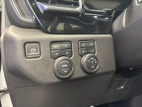 Used 2024 Chevrolet Silverado 1500 LT Trail Boss w/ LT Trail Boss Premium Package image 14