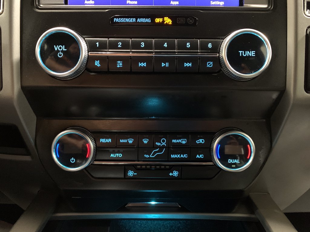 Used 2021 Ford Expedition XLT w/ Black Accent Package AWD/4WD image 10