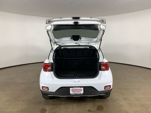 Used 2022 Hyundai Venue SEL image 12