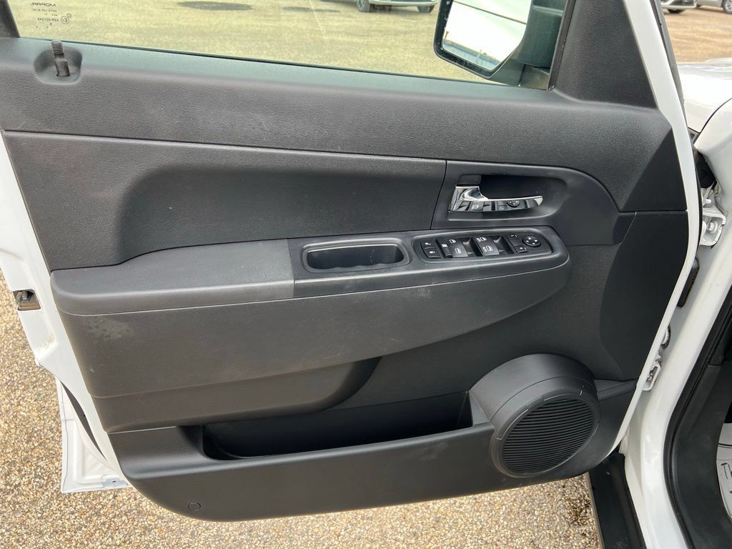 Used 2012 Jeep Liberty Sport AWD/4WD image 26