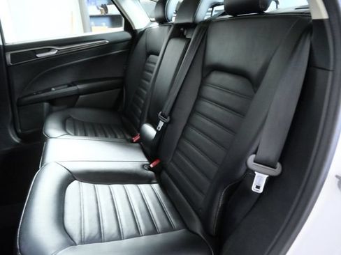 Used 2017 Ford Fusion SE w/ Equipment Group 202A AWD/4WD image 15