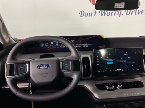 New 2026 Ford Expedition Active image 19