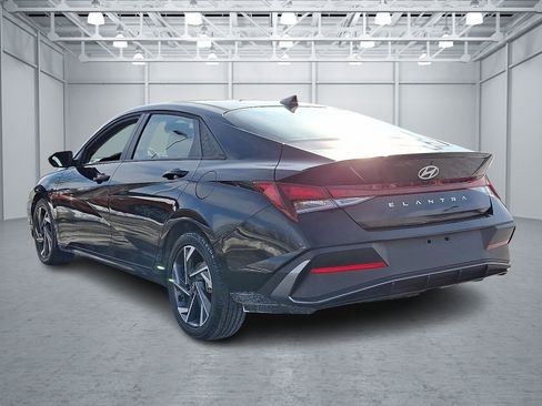 Certified 2025 Hyundai Elantra Sport image 4