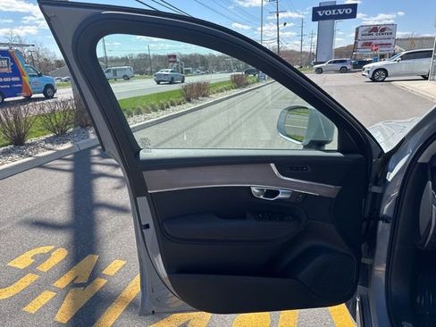 Used 2025 Volvo XC90 B5 Plus image 19