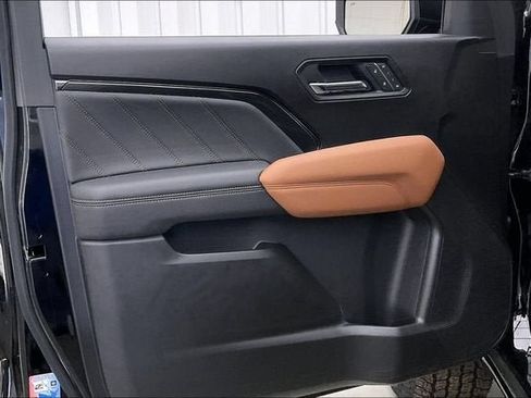 New 2025 GMC Canyon AT4 w/ Off-Road Front Bumper Package AWD/4WD image 10
