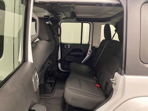 Used 2019 Jeep Wrangler Unlimited Sahara AWD/4WD image 19