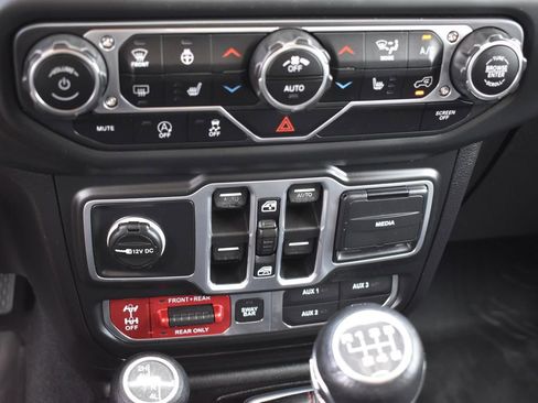 Used 2018 Jeep Wrangler Unlimited Rubicon AWD/4WD image 13