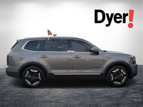 Certified 2024 Kia Telluride EX w/ EX Captain's Chair Package image 2
