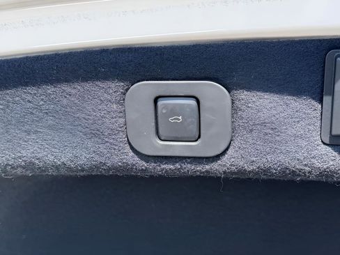 Used 2019 Lincoln Continental Reserve FWD image 42