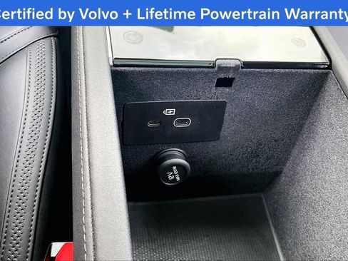 Certified 2025 Volvo XC90 B6 Plus image 32