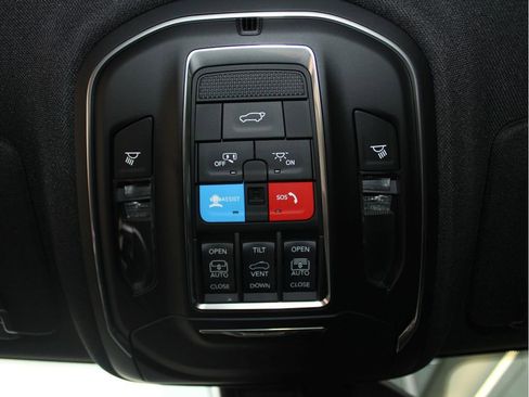 New 2025 Jeep Grand Cherokee Limited w/ Luxury Tech Group II image 21