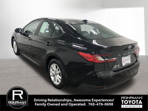 Used 2025 Toyota Camry LE image 4