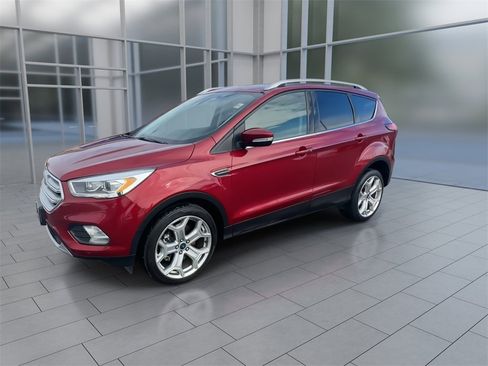 Used 2019 Ford Escape Titanium image 4
