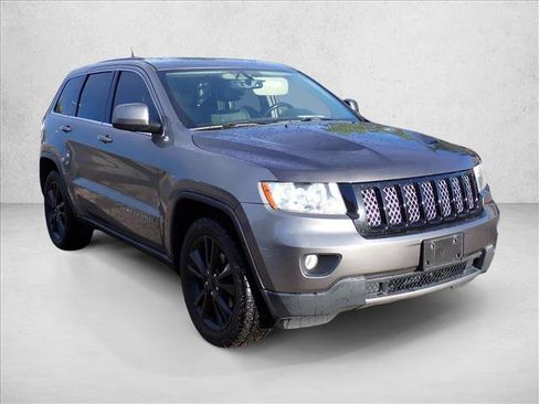 Used 2013 Jeep Grand Cherokee Altitude AWD/4WD image 3