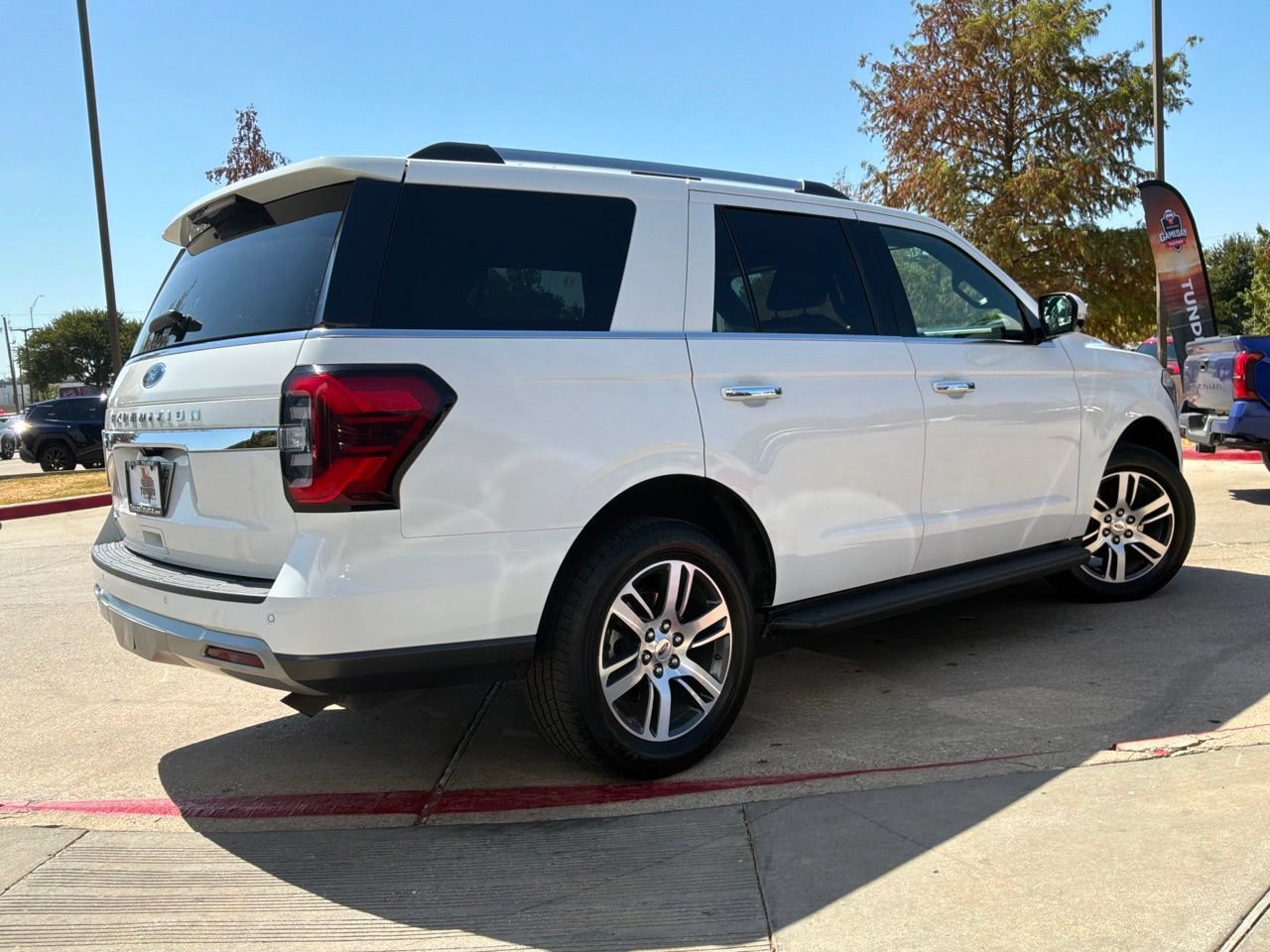Used 2024 Ford Expedition Limited AWD/4WD image 6