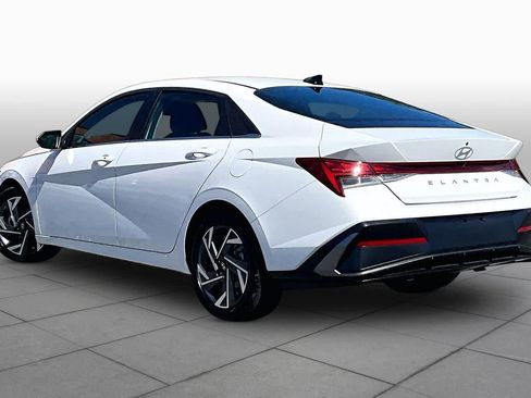 Used 2025 Hyundai Elantra SEL FWD image 12