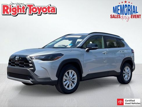 Certified 2026 Toyota Corolla Cross LE FWD image 1