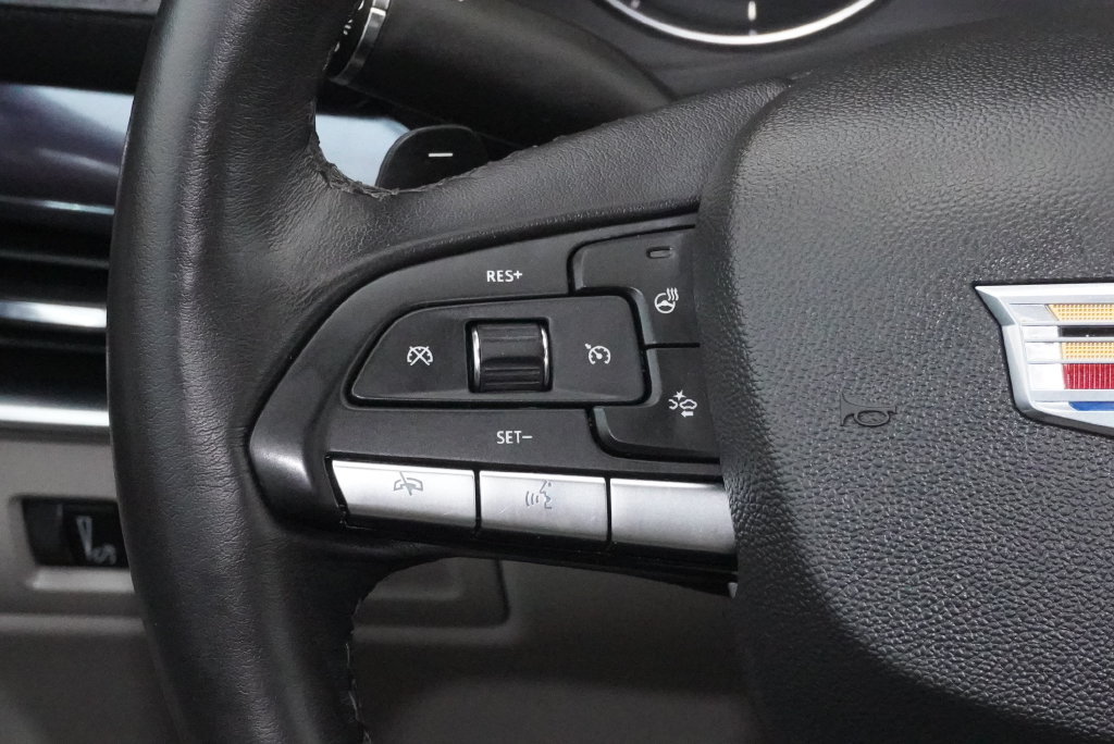 Used 2023 Cadillac XT4 Luxury w/ Cold Weather Package FWD image 23