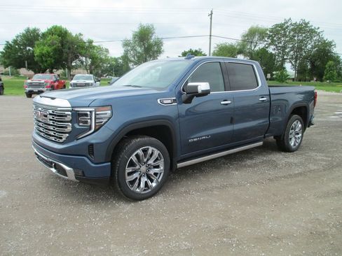 New 2026 GMC Sierra 1500 Denali w/ Denali Reserve Package AWD/4WD image 9