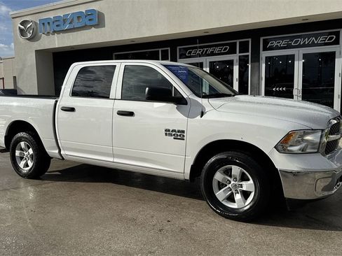 Used 2022 RAM 1500 Classic SLT image 7