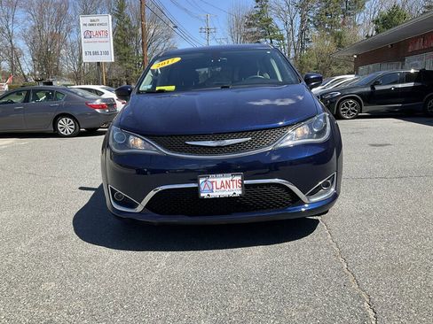 Used 2017 Chrysler Pacifica Touring-L Plus FWD image 2