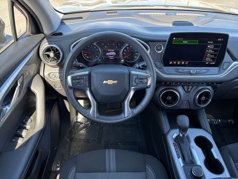 Used 2025 Chevrolet Blazer LT image 35