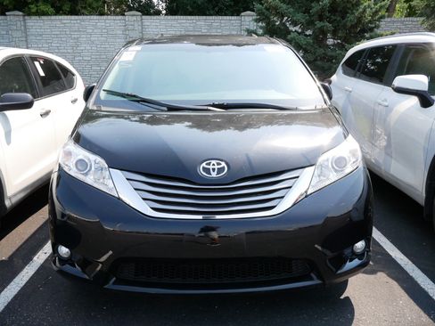 Used 2015 Toyota Sienna XLE w/ XLE Navigation Package AWD/4WD image 2