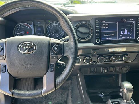 Used 2021 Toyota Tacoma TRD Off-Road AWD/4WD image 10