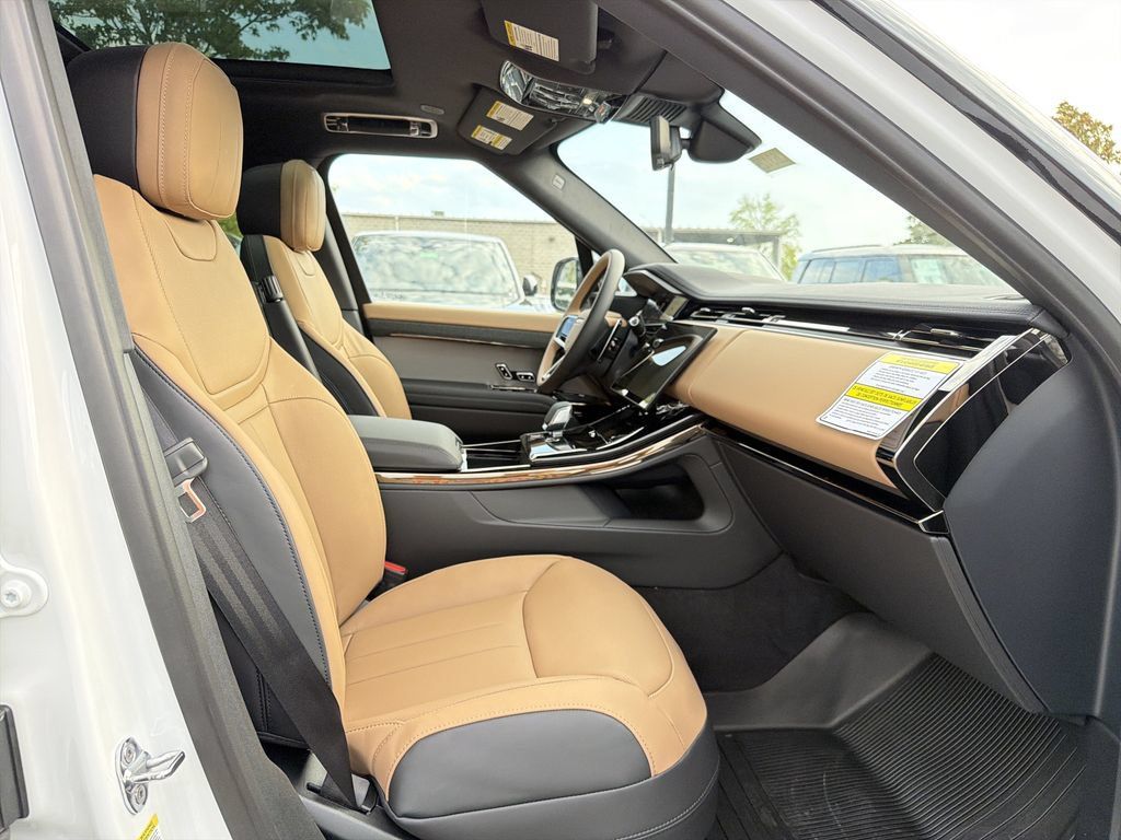 New 2026 Land Rover Range Rover Sport Dynamic SE AWD/4WD image 16